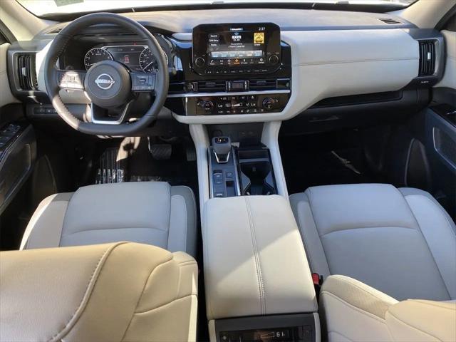 2025 Nissan Pathfinder SL FWD