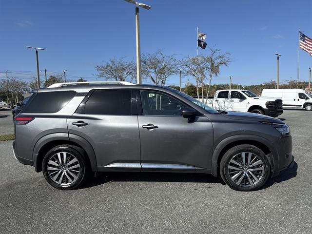 2022 Nissan Pathfinder Platinum 2WD