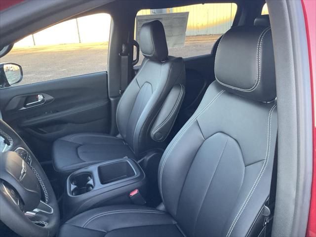 2026 Chrysler Pacifica Select AWD