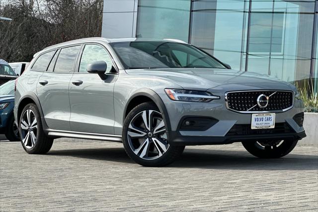 2026 Volvo V60 Cross Country Plus, B5 AWD Gas (mild hybrid)