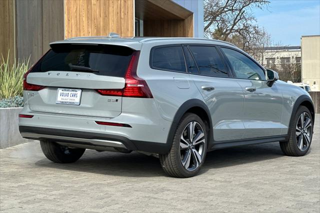 2026 Volvo V60 Cross Country Plus, B5 AWD Gas (mild hybrid)