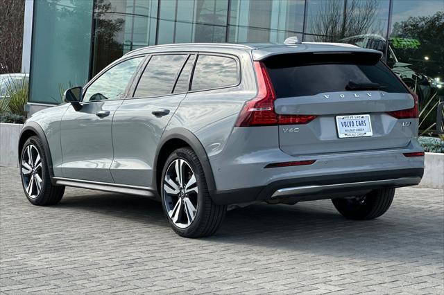 2026 Volvo V60 Cross Country Plus, B5 AWD Gas (mild hybrid)