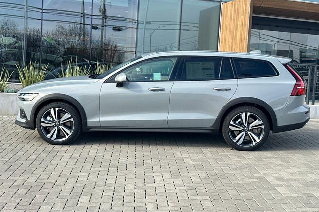 2026 Volvo V60 Cross Country Plus, B5 AWD Gas (mild hybrid)