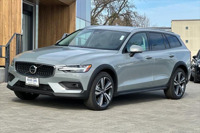 2026 Volvo V60 Cross Country Plus, B5 AWD Gas (mild hybrid)