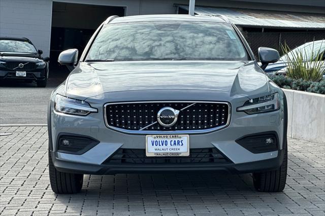 2026 Volvo V60 Cross Country Plus, B5 AWD Gas (mild hybrid)