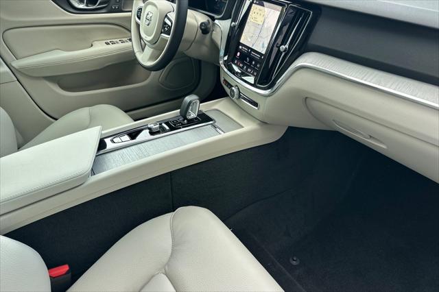 2026 Volvo V60 Cross Country Plus, B5 AWD Gas (mild hybrid)