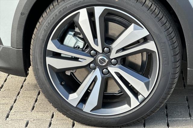 2026 Volvo V60 Cross Country Plus, B5 AWD Gas (mild hybrid)