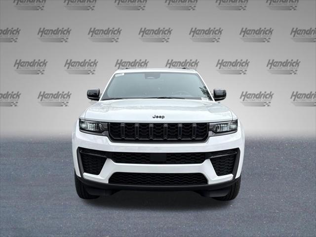 New 2026 Bright White Clear-Coat Exterior Paint Jeep Laredo image 29
