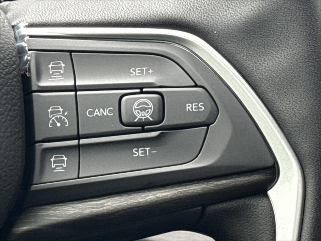 New 2026 Bright White Clear-Coat Exterior Paint Jeep Laredo image 48