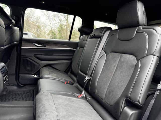 New 2026 Bright White Clear-Coat Exterior Paint Jeep Laredo image 57