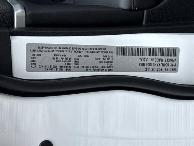 New 2026 Bright White Clear-Coat Exterior Paint Jeep Laredo image 61