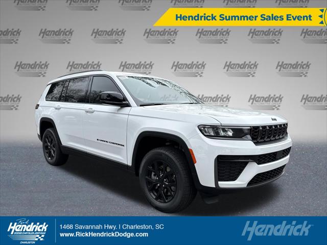 New 2026 Bright White Clear-Coat Exterior Paint Jeep Laredo image 27