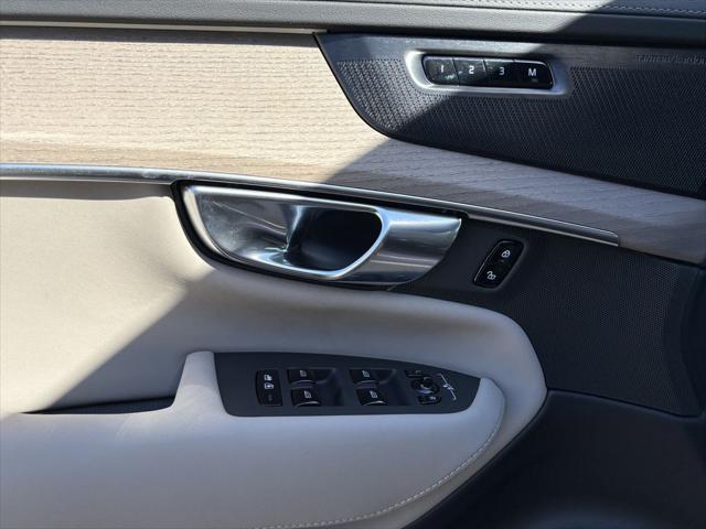 2026 Volvo XC90 Ultra, B6 AWD Gas (mild hybrid), Gasoline, Bright, 7 Seats