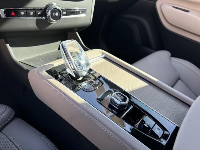 2026 Volvo XC90 Ultra, B6 AWD Gas (mild hybrid), Gasoline, Bright, 7 Seats
