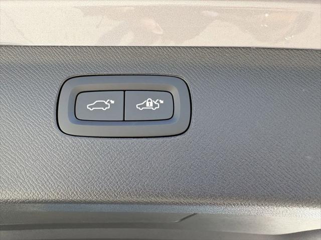 2026 Volvo XC90 Ultra, B6 AWD Gas (mild hybrid), Gasoline, Bright, 7 Seats