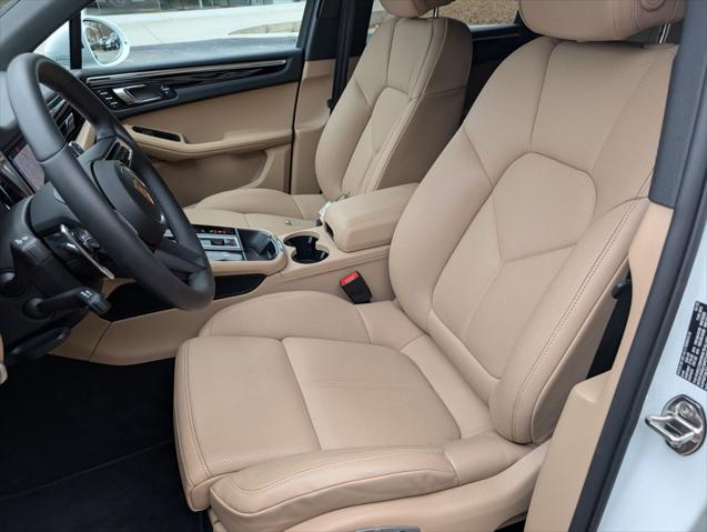 2025 Porsche Macan Unknown