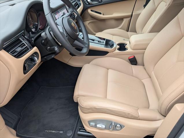 2025 Porsche Macan Unknown