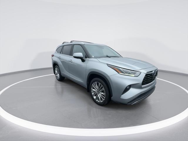 2023 Toyota Highlander Hybrid Platinum