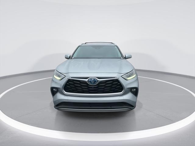 2023 Toyota Highlander Hybrid Platinum