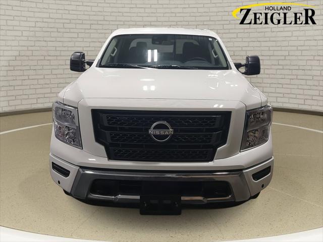 2024 Nissan TITAN Crew Cab SV 4x4