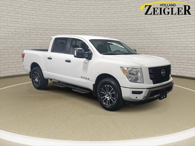 2024 Nissan TITAN Crew Cab SV 4x4