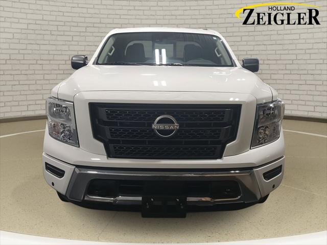 2024 Nissan TITAN Crew Cab SV 4x4