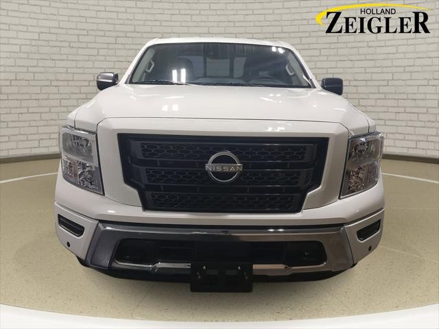 2024 Nissan TITAN Crew Cab SV 4x4