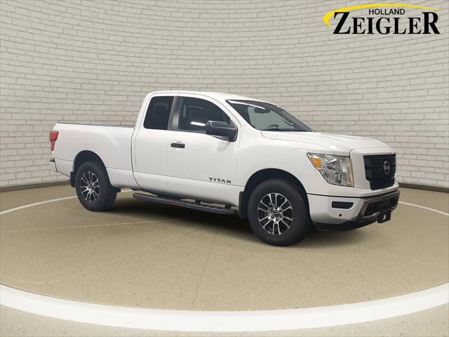 2024 Nissan TITAN Crew Cab SV 4x4