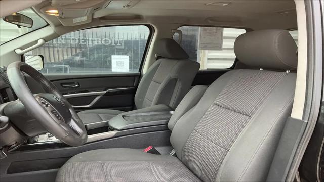2015 Nissan Titan SV