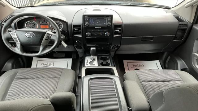 2015 Nissan Titan SV