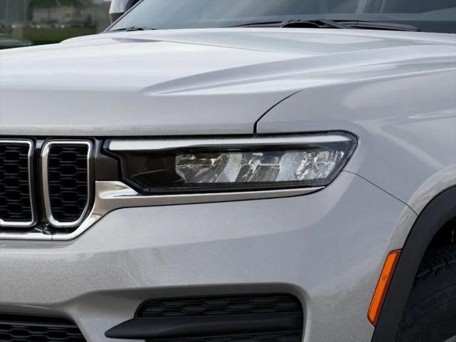 2025 Jeep Grand Cherokee Laredo 4x2