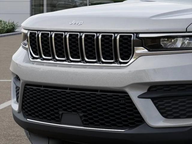 2025 Jeep Grand Cherokee Laredo 4x2