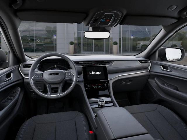 2025 Jeep Grand Cherokee Laredo 4x2