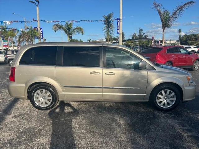 2013 Chrysler Town & Country Touring