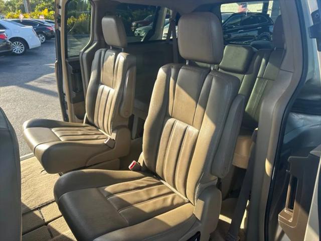 2013 Chrysler Town & Country Touring
