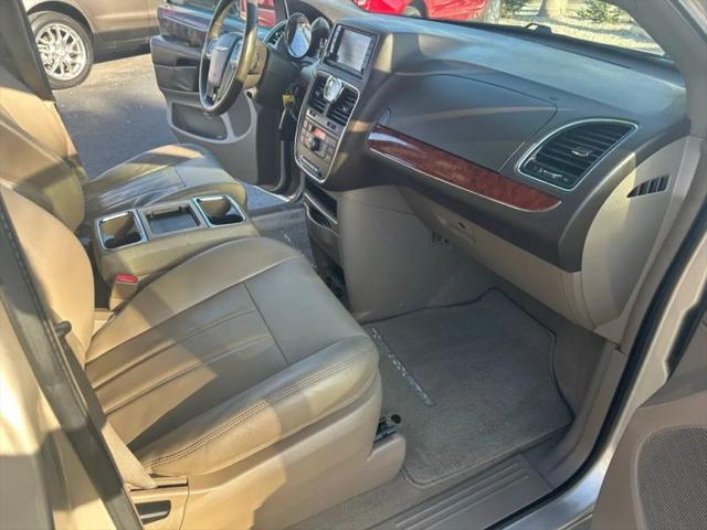 2013 Chrysler Town & Country Touring