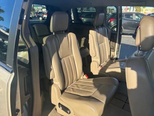2013 Chrysler Town & Country Touring