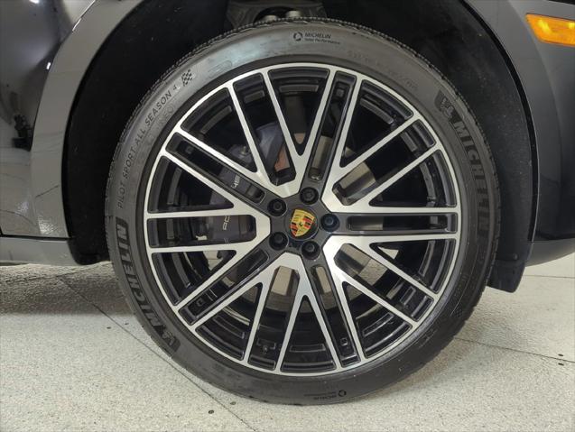 2026 Porsche Macan Unknown