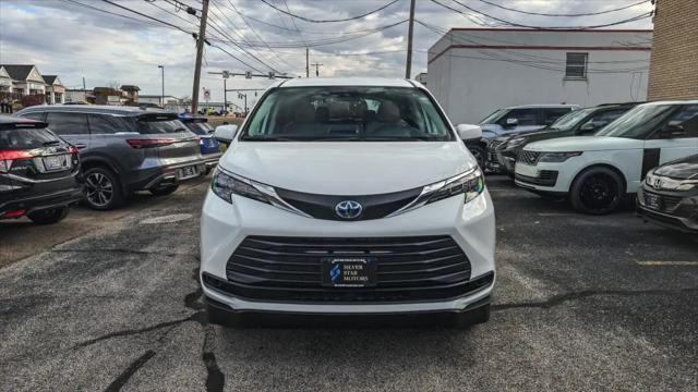 2024 Toyota Sienna LE