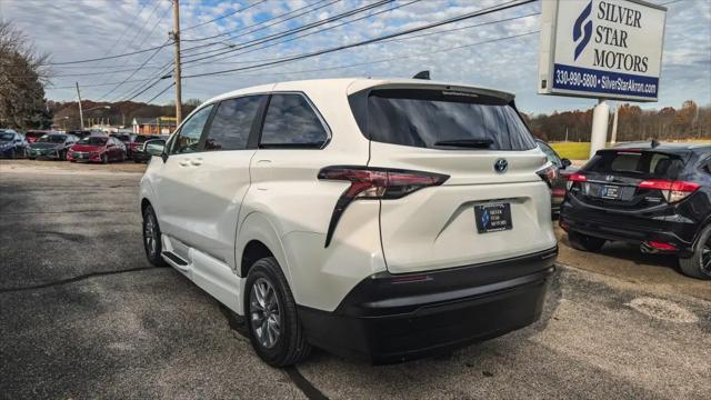 2024 Toyota Sienna LE