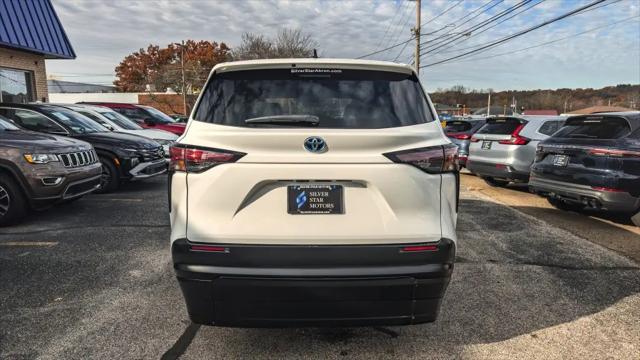 2024 Toyota Sienna LE