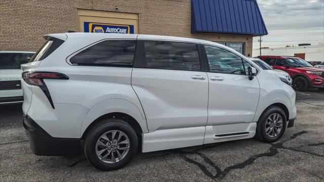 2024 Toyota Sienna LE