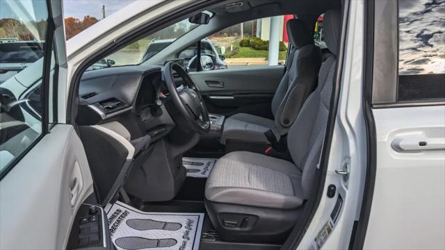 2024 Toyota Sienna LE