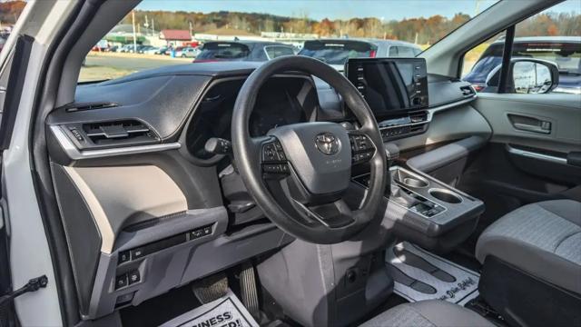 2024 Toyota Sienna LE