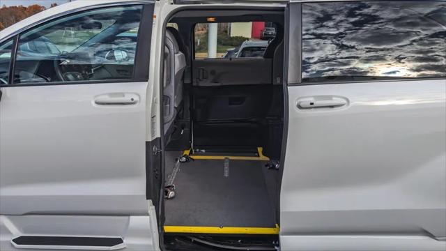 2024 Toyota Sienna LE