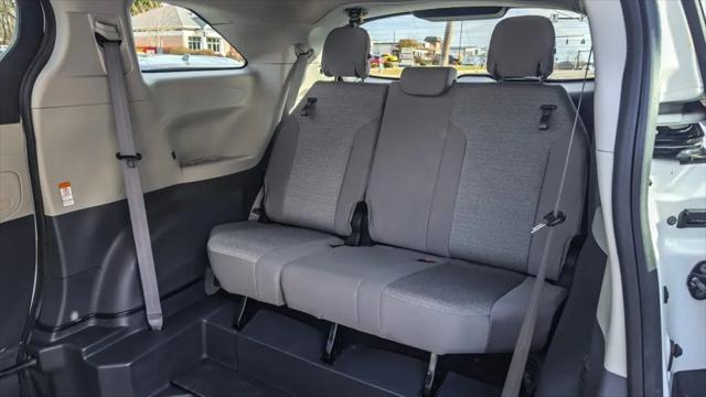 2024 Toyota Sienna LE