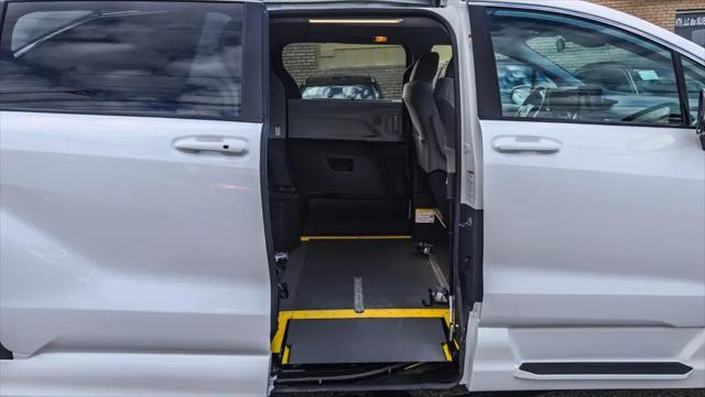 2024 Toyota Sienna LE