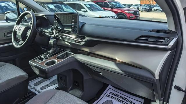 2024 Toyota Sienna LE