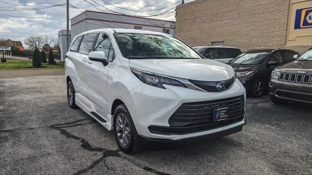 2024 Toyota Sienna LE