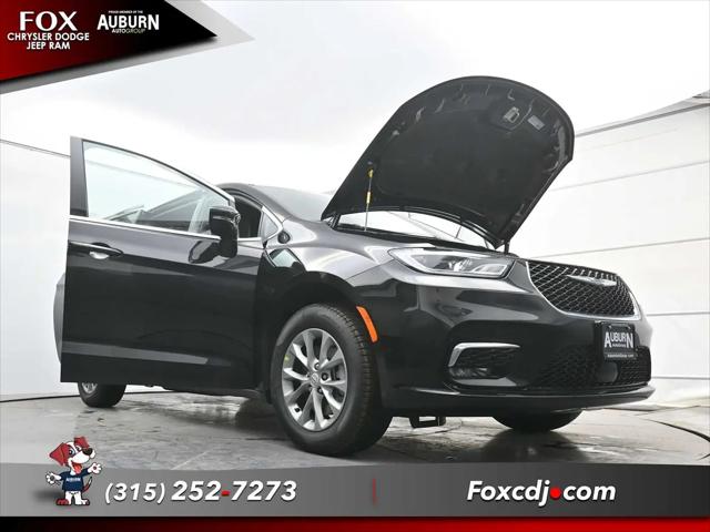 2026 Chrysler Pacifica Select AWD